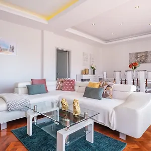 Apartment Jasmineiro - By Wehost, Funchal (Madeira)